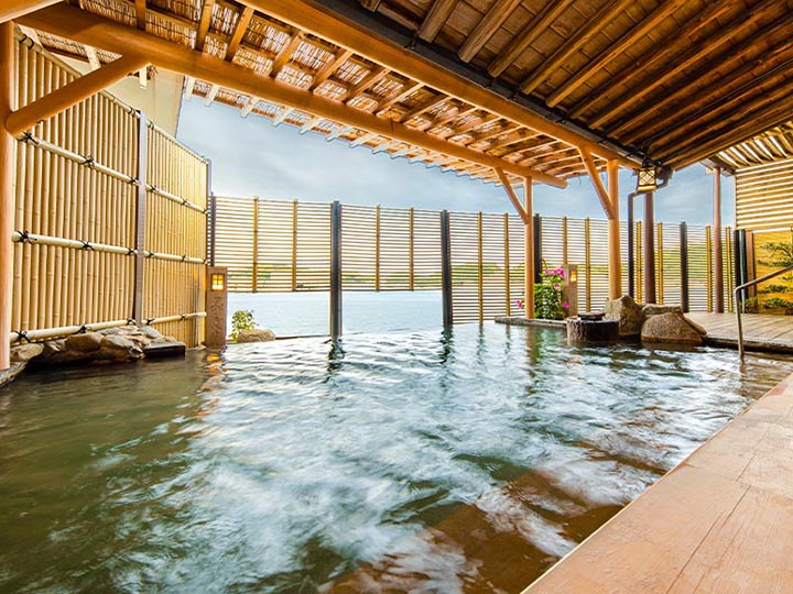 開放的な庭園露天風呂